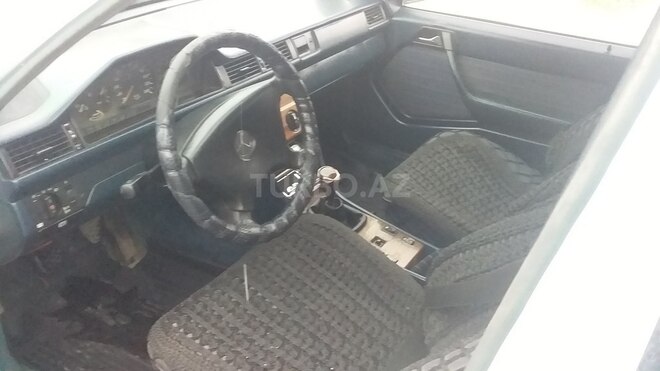 Mercedes E 260 1988, 180,000 km - 2.6 л - Bakı