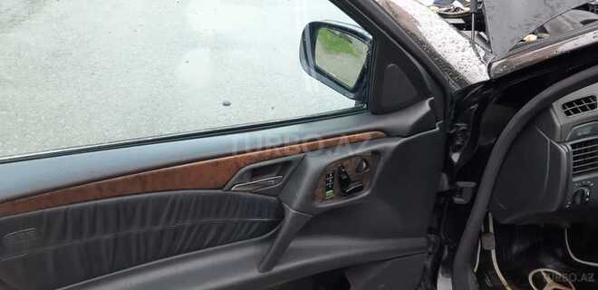 Mercedes E 240 1999, 227,350 km - 2.4 l - Sumqayıt