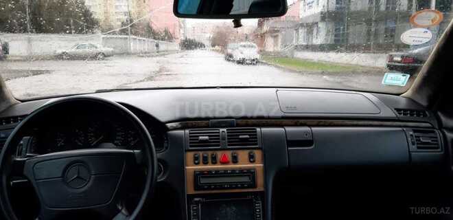 Mercedes E 240 1999, 227,350 km - 2.4 l - Sumqayıt