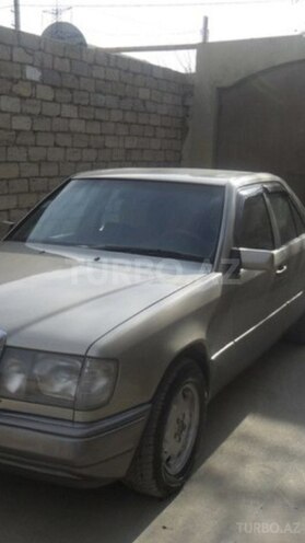 Mercedes E 220 1992, 301,000 km - 2.2 l - Bakı
