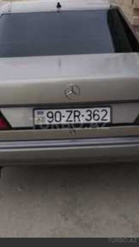 Mercedes E 220 1992, 301,000 km - 2.2 l - Bakı