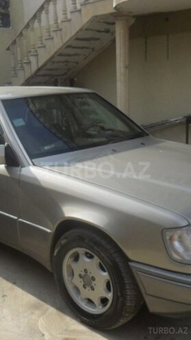 Mercedes E 220 1992, 301,000 km - 2.2 l - Bakı