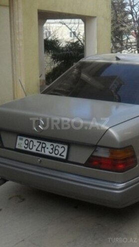 Mercedes E 220 1992, 301,000 km - 2.2 l - Bakı