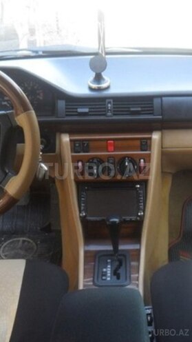 Mercedes E 220 1992, 301,000 km - 2.2 l - Bakı