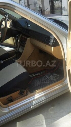Mercedes E 220 1992, 301,000 km - 2.2 l - Bakı