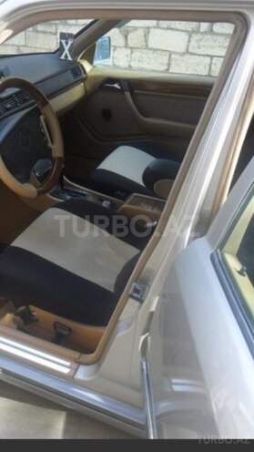 Mercedes E 220 1992, 301,000 km - 2.2 l - Bakı