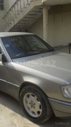 Mercedes E 220 1992, 310,000 km - 2.2 l - Sumqayıt