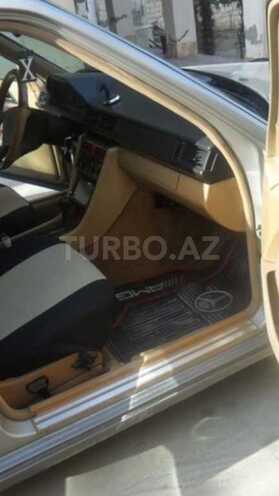 Mercedes E 220 1992, 310,000 km - 2.2 l - Sumqayıt