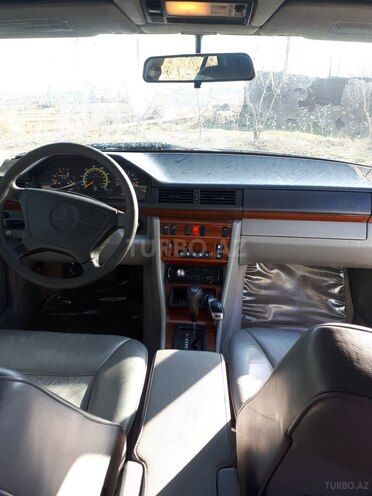 Mercedes E 320 1995, 249,000 km - 3.2 l - Bakı