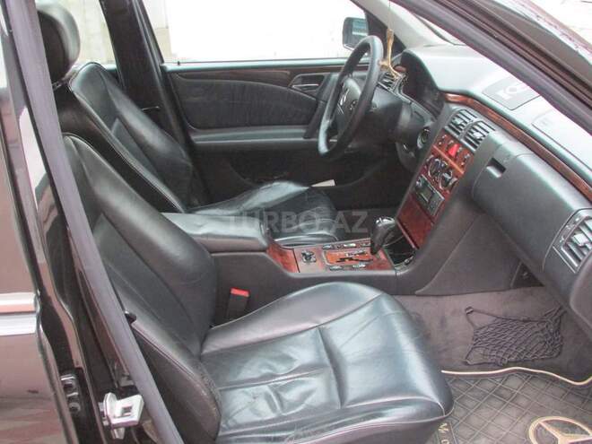 Mercedes E 240 1999, 216,785 km - 2.4 l - Gəncə
