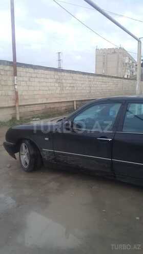 Mercedes E 240 1998, 249,000 km - 2.4 l - Bakı