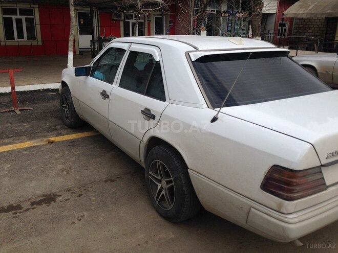 Mercedes E 200 1993, 427,854 km - 2.0 l - Beyləqan