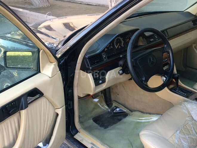 Mercedes E 280 1993, 325,600 km - 2.8 л - Bakı