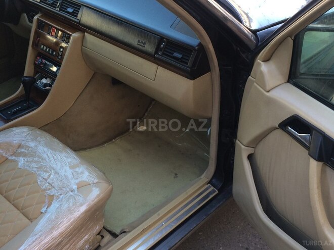 Mercedes E 280 1993, 325,600 km - 2.8 л - Bakı