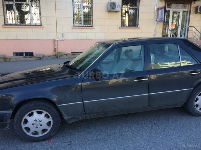 Mercedes E 280 1993, 325,600 km - 2.8 л - Bakı