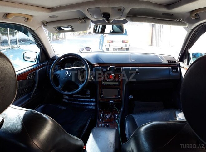 Mercedes E 320 2001, 256,806 km - 3.2 l - Bakı