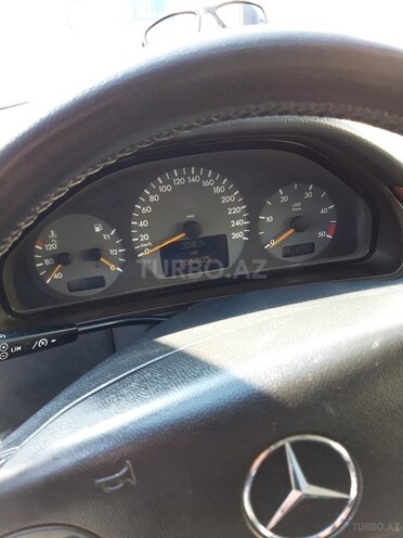 Mercedes E 320 2001, 256,806 km - 3.2 l - Bakı