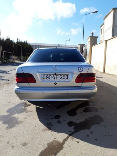 Mercedes E 320 2001, 256,806 km - 3.2 l - Bakı