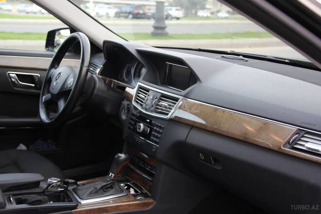 Mercedes E 200 2009, 176,500 km - 1.8 l - Bakı