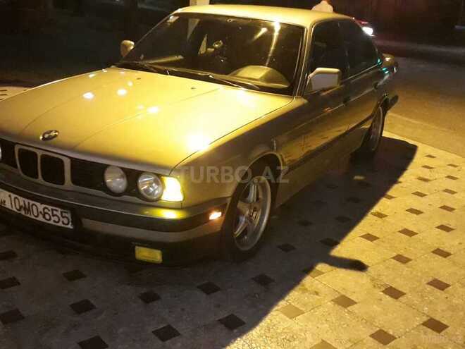 BMW 520 1990, 380,000 km - 2.0 l - Sumqayıt