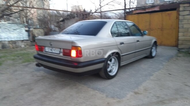 BMW 520 1990, 380,000 km - 2.0 l - Sumqayıt