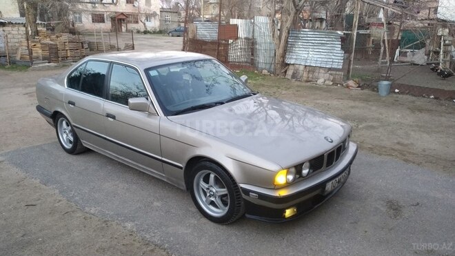 BMW 520 1990, 380,000 km - 2.0 l - Sumqayıt
