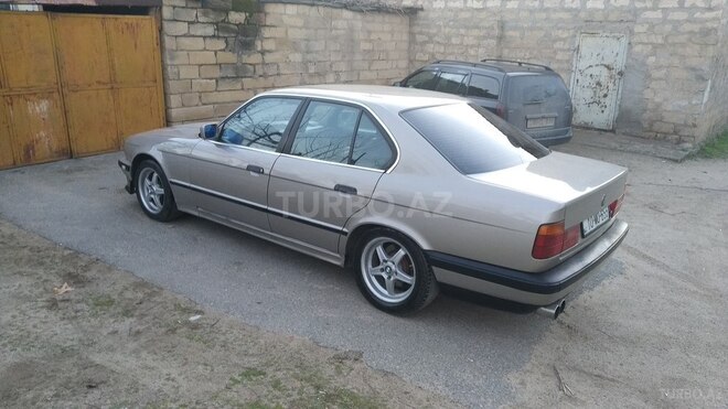 BMW 520 1990, 380,000 km - 2.0 l - Sumqayıt