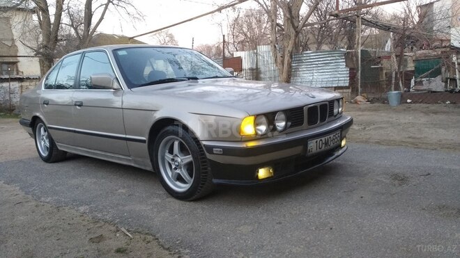 BMW 520 1990, 380,000 km - 2.0 l - Sumqayıt
