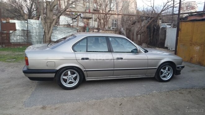 BMW 520 1990, 380,000 km - 2.0 l - Sumqayıt