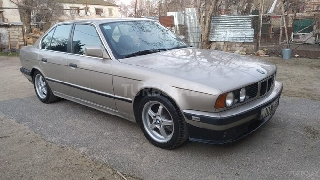 BMW 520 1990, 380,000 km - 2.0 l - Sumqayıt