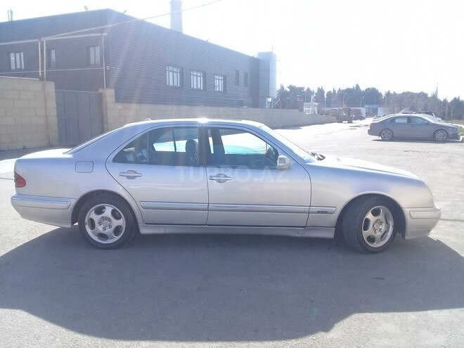 Mercedes E 270 2000, 300,000 km - 2.7 l - Bakı