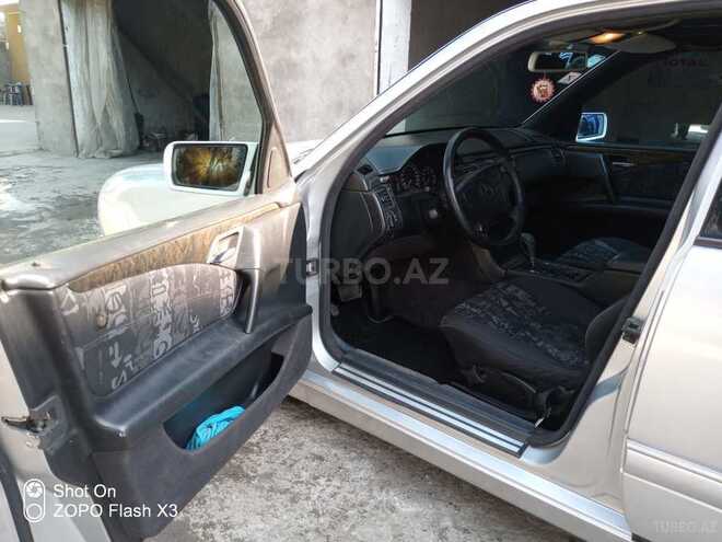 Mercedes E 240 1997, 270,000 km - 2.4 л - Tovuz