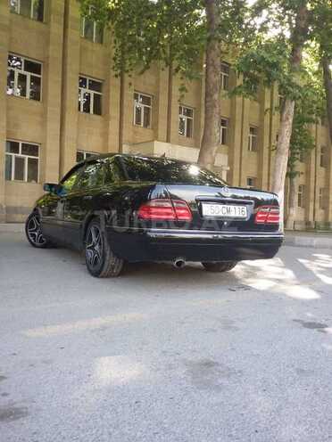 Mercedes E 230 1995, 300,000 km - 2.3 l - Yevlax
