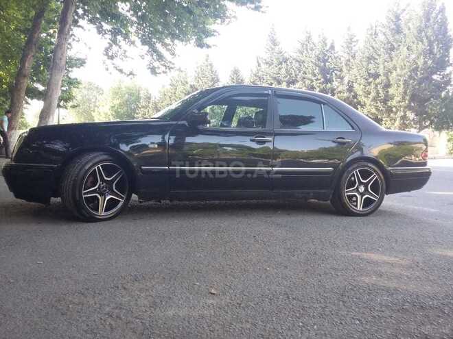 Mercedes E 230 1995, 300,000 km - 2.3 l - Yevlax