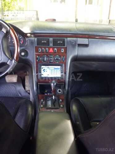Mercedes E 230 1995, 300,000 km - 2.3 l - Yevlax