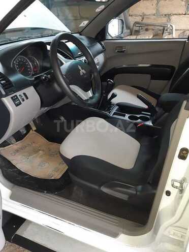 Mitsubishi L200 2015, 113,000 km - 2.5 l - Bakı