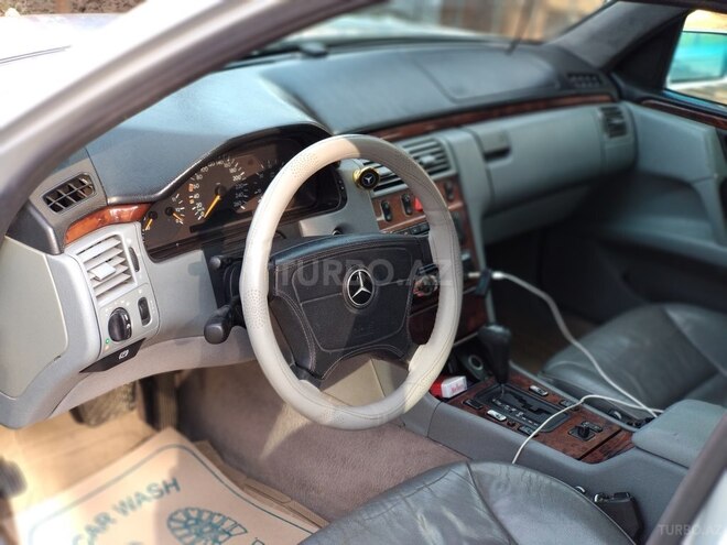 Mercedes E 300 1998, 200,000 km - 3.0 l - Bakı