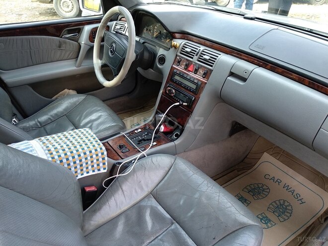 Mercedes E 300 1998, 200,000 km - 3.0 l - Bakı