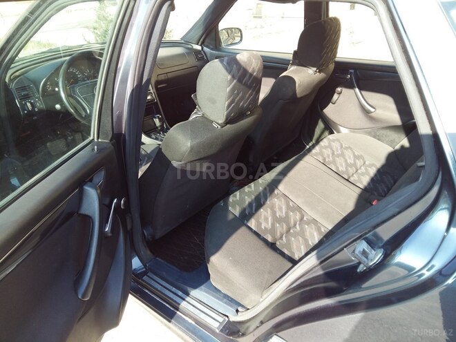 Mercedes C 220 1999, 179,000 km - 2.2 l - Sumqayıt