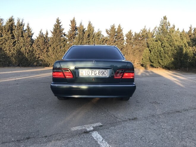 Mercedes E 240 2001, 197,896 km - 2.6 l - Bakı
