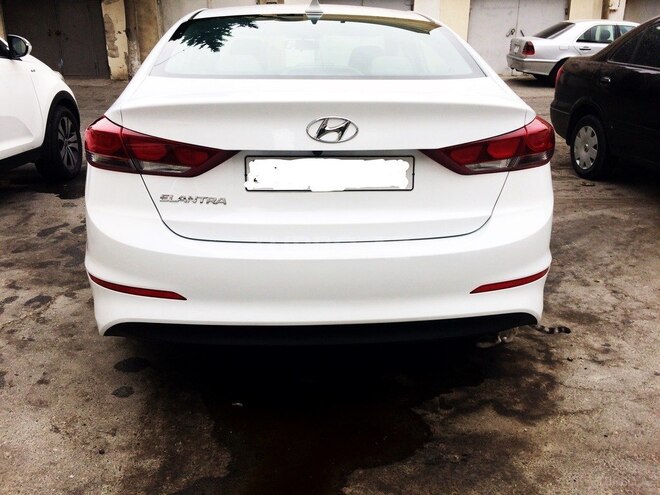 Hyundai Elantra 2016, 8,000 km - 2.0 l - Bakı