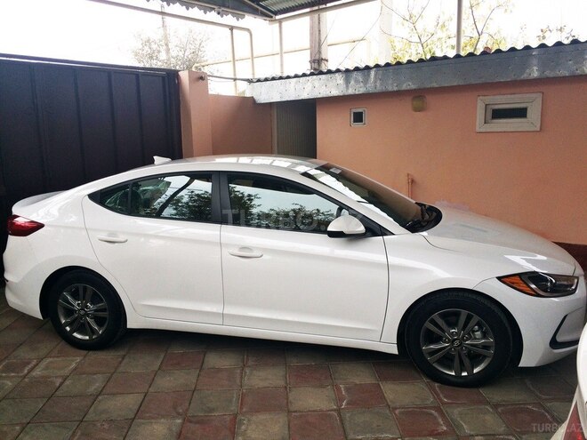 Hyundai Elantra 2016, 8,000 km - 2.0 l - Bakı