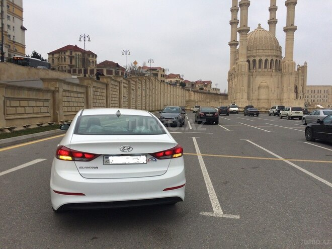 Hyundai Elantra 2016, 8,000 km - 2.0 l - Bakı