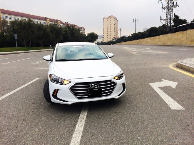Hyundai Elantra 2016, 8,000 km - 2.0 l - Bakı