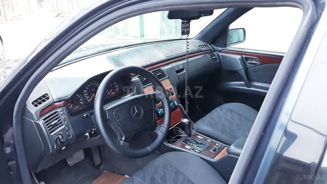 Mercedes E 230 1997, 320,000 km - 2.3 l - Bakı