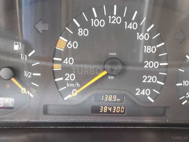 Mercedes E 220 1999, 384,300 km - 2.2 l - Bakı