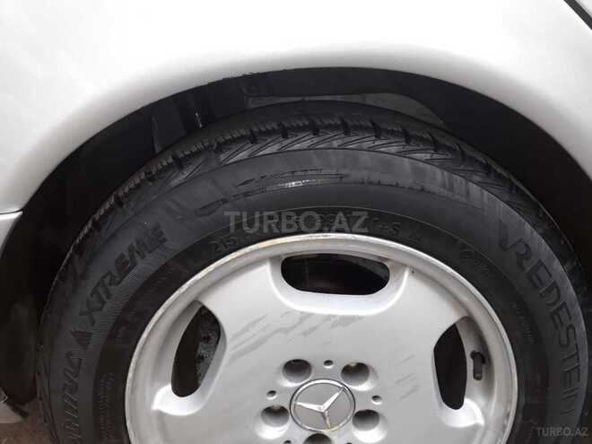 Mercedes E 220 1999, 384,300 km - 2.2 l - Bakı