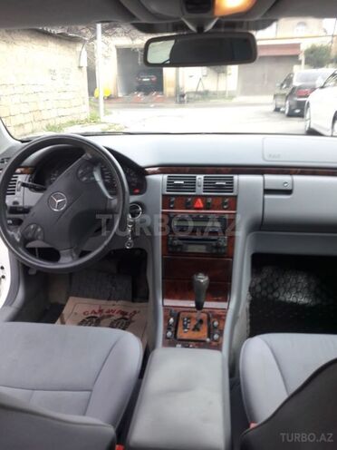 Mercedes E 280 1999, 240,000 km - 2.8 l - Bakı
