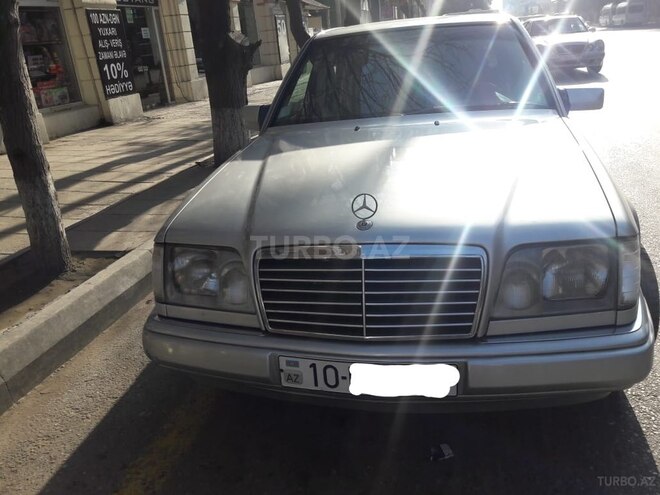 Mercedes E 220 1995, 320,000 km - 2.2 л - Bakı