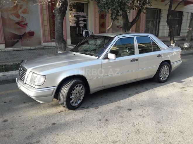 Mercedes E 220 1995, 320,000 km - 2.2 л - Bakı